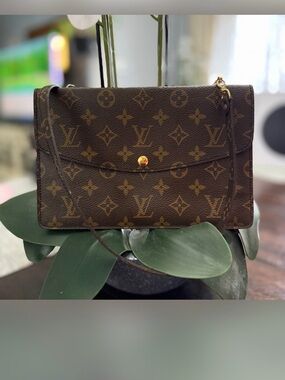 Louis Vuitton Monogram Pochette Double Rabat